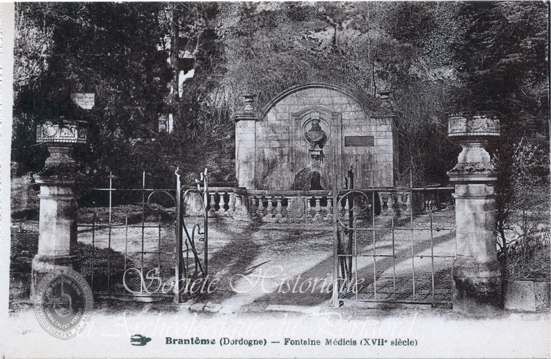 DIST 002 Fontaine Médicis grille.jpeg